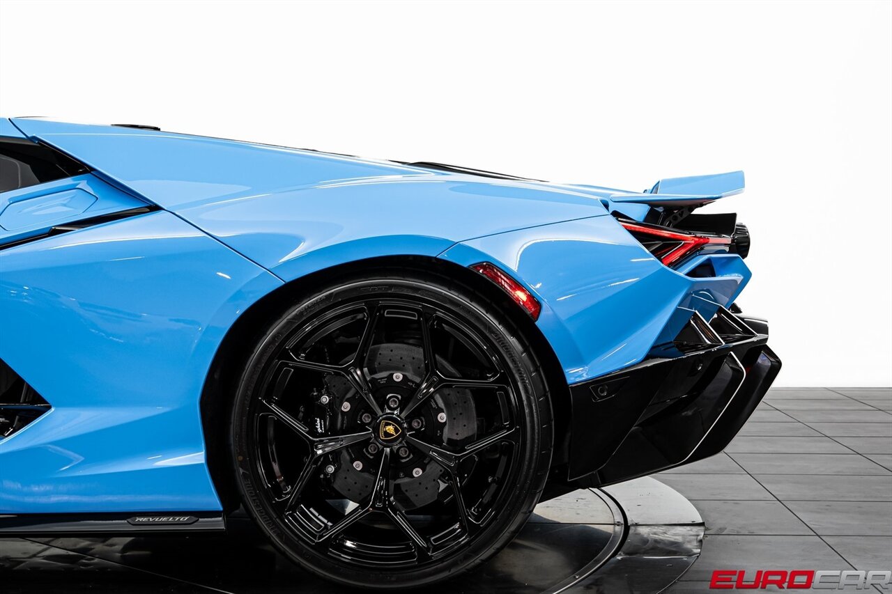 2025 Lamborghini Revuelto *HIGH GLOSS STYLE PACKAGE * PASSENGER DISPLAY*   - Photo 20 - Costa Mesa, CA 92626