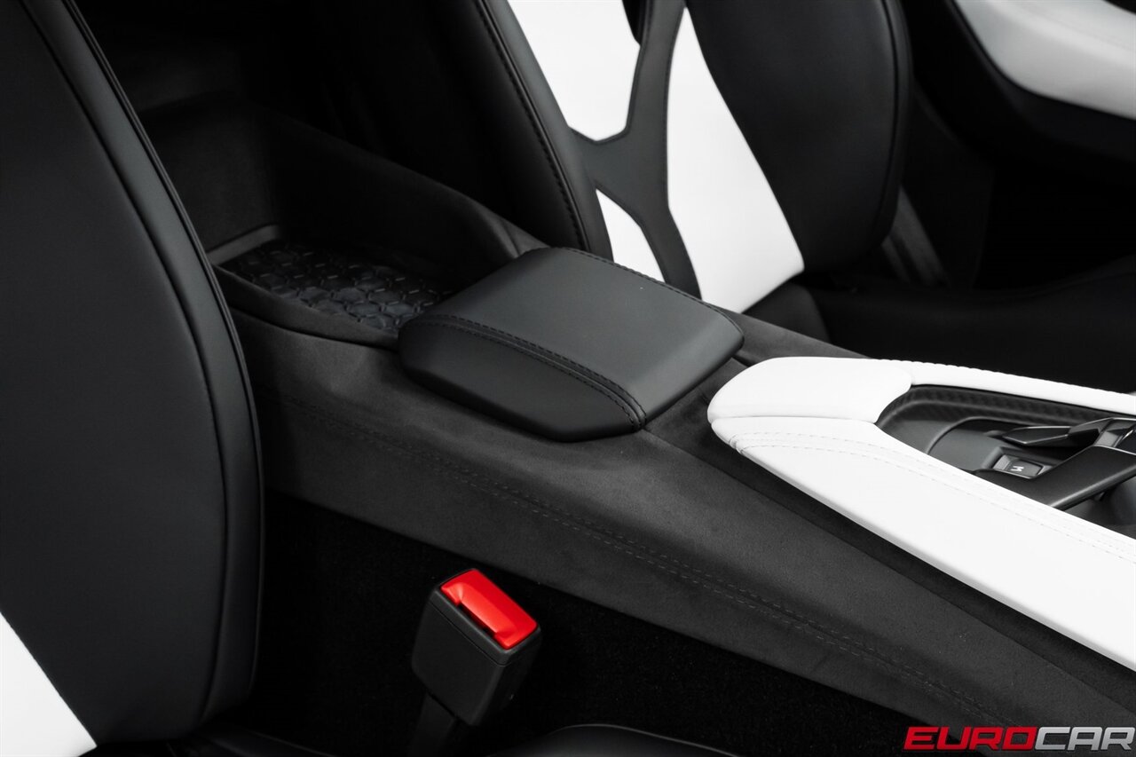 2025 Lamborghini Revuelto *HIGH GLOSS STYLE PACKAGE * PASSENGER DISPLAY*   - Photo 39 - Costa Mesa, CA 92626