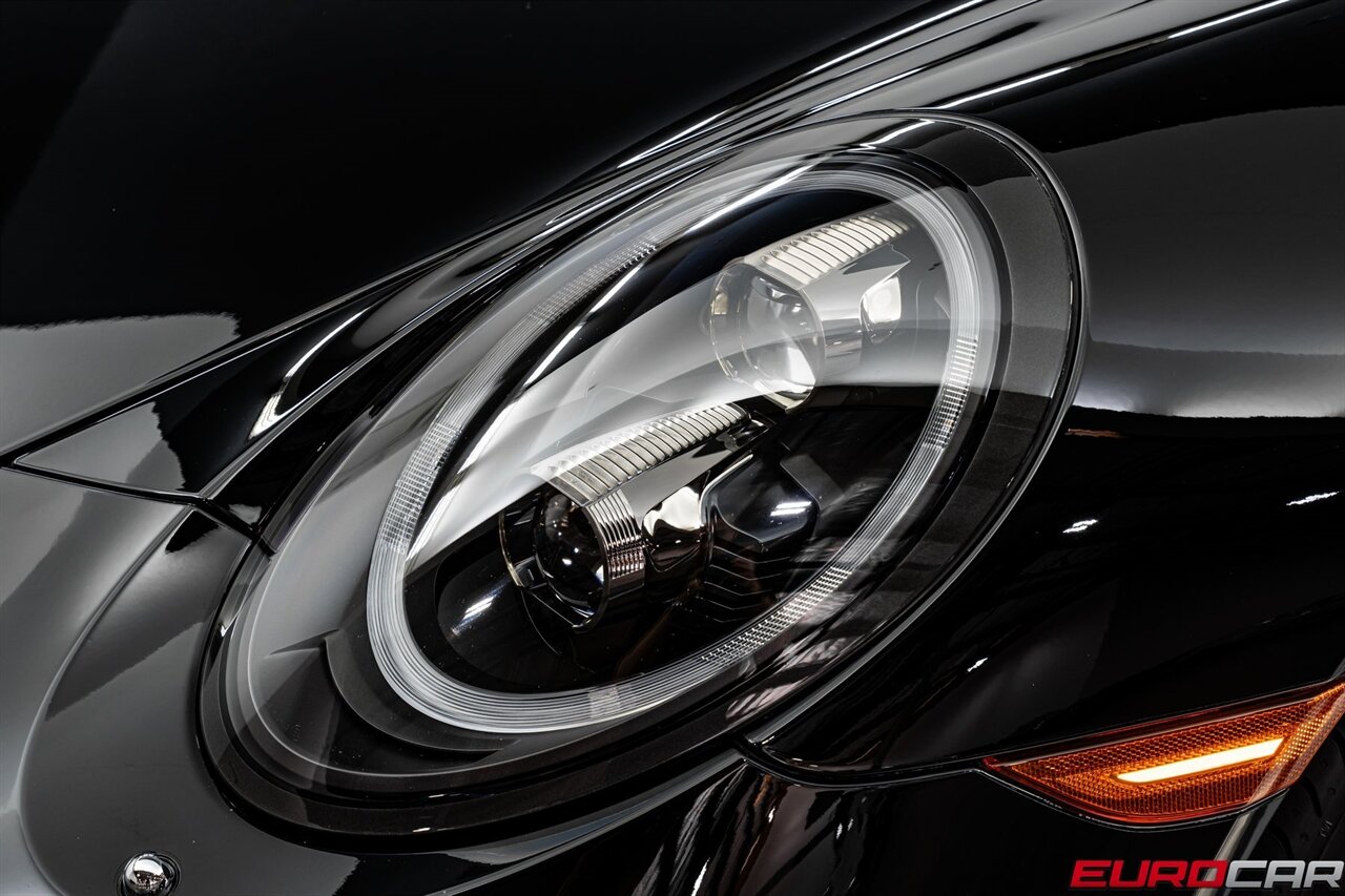 2017 Porsche 911 Turbo S photo 12