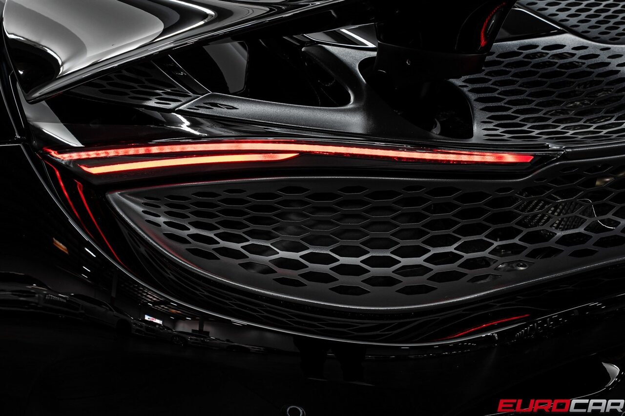 2024 McLaren 750S Spider  *PERFORMANCE INTERIOR PACKAGE * CARBON FIBER SENNA BUCKET SEATS* - Photo 23 - Costa Mesa, CA 92626