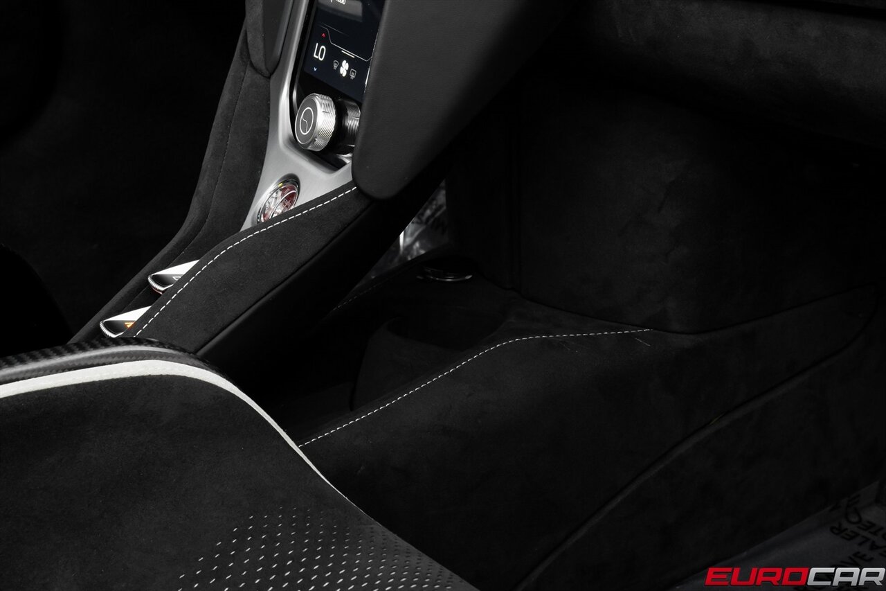 2024 McLaren 750S Spider  *PERFORMANCE INTERIOR PACKAGE * CARBON FIBER SENNA BUCKET SEATS* - Photo 39 - Costa Mesa, CA 92626