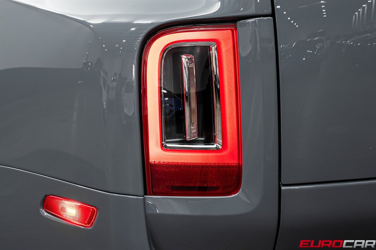 2023 Rolls-Royce Black Badge Cullinan Black Badge *DRIVER'S PACKAGE * REAR THEATRE C  *DRIVER'S PACKAGE * REAR THEATRE CONFIGURATION* - Photo 20 - Costa Mesa, CA 92626