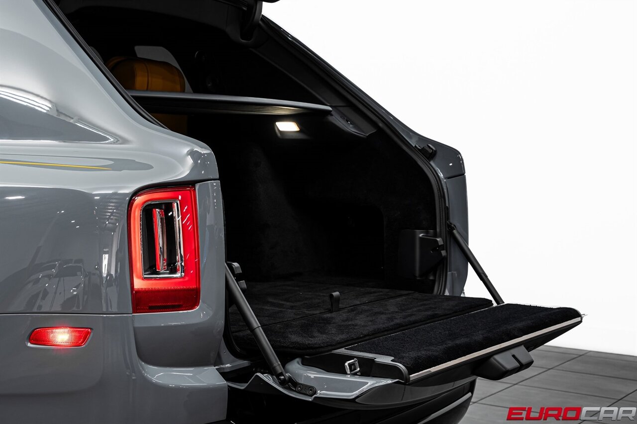 2023 Rolls-Royce Black Badge Cullinan Black Badge *DRIVER'S PACKAGE * REAR THEATRE C  *DRIVER'S PACKAGE * REAR THEATRE CONFIGURATION* - Photo 19 - Costa Mesa, CA 92626
