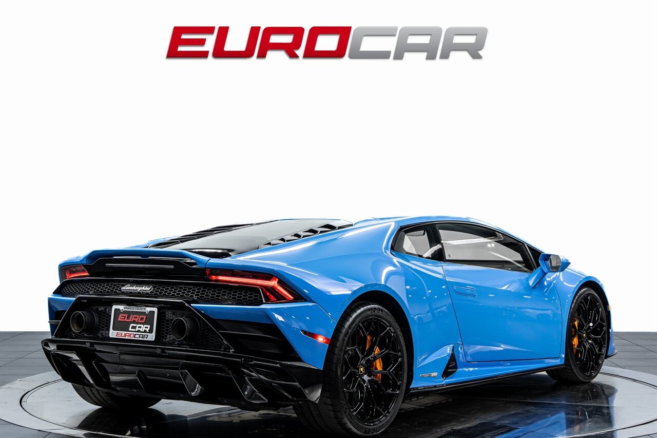 2023 Lamborghini Huracan EVO *SPECIAL FACTORY PAINT * CARBON SPORT SEATS* - Photo 5 - Costa Mesa, CA 92626