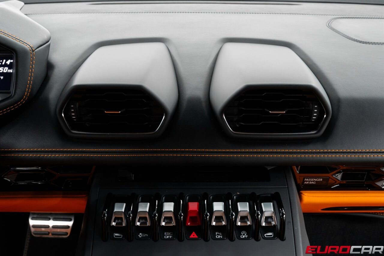2023 Lamborghini Huracan EVO *SPECIAL FACTORY PAINT * CARBON SPORT SEATS* - Photo 30 - Costa Mesa, CA 92626