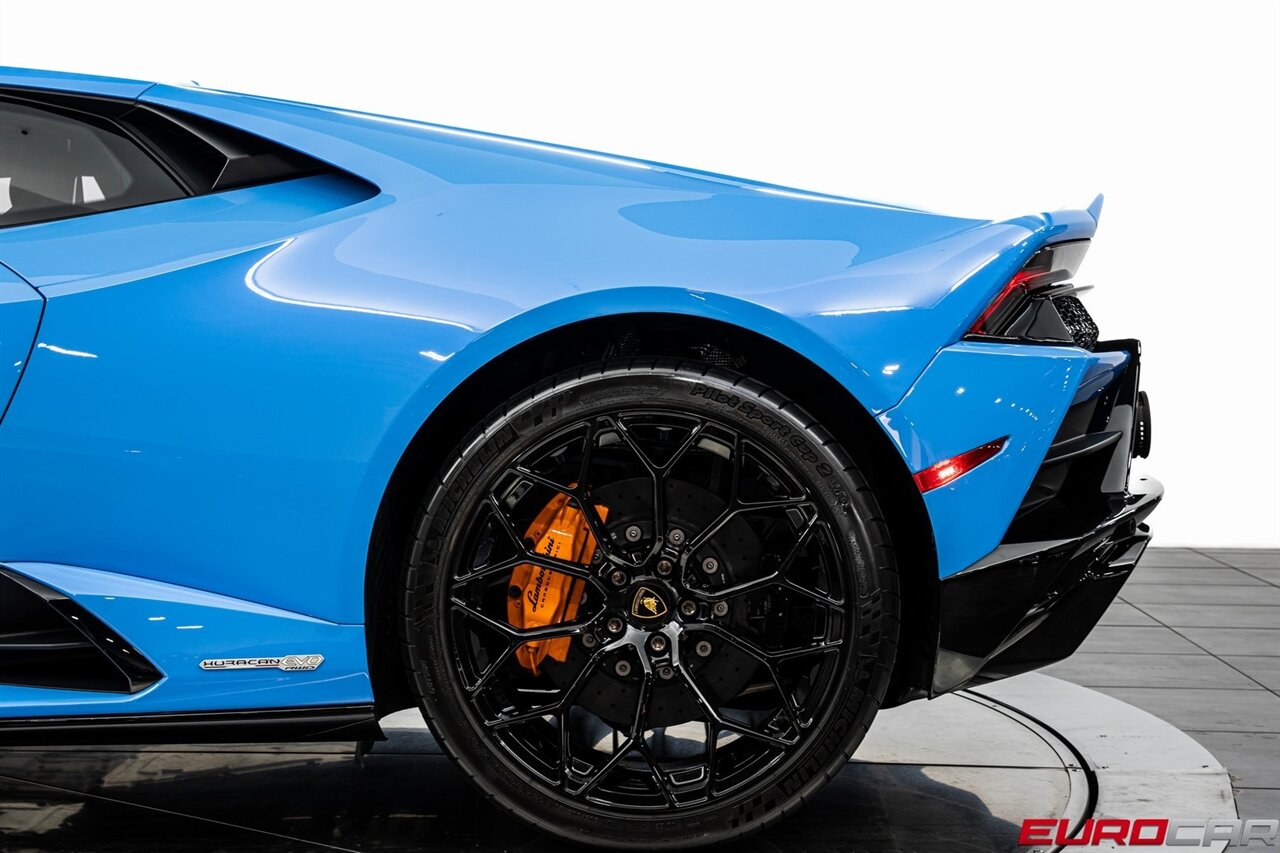2023 Lamborghini Huracan EVO *SPECIAL FACTORY PAINT * CARBON SPORT SEATS* - Photo 15 - Costa Mesa, CA 92626