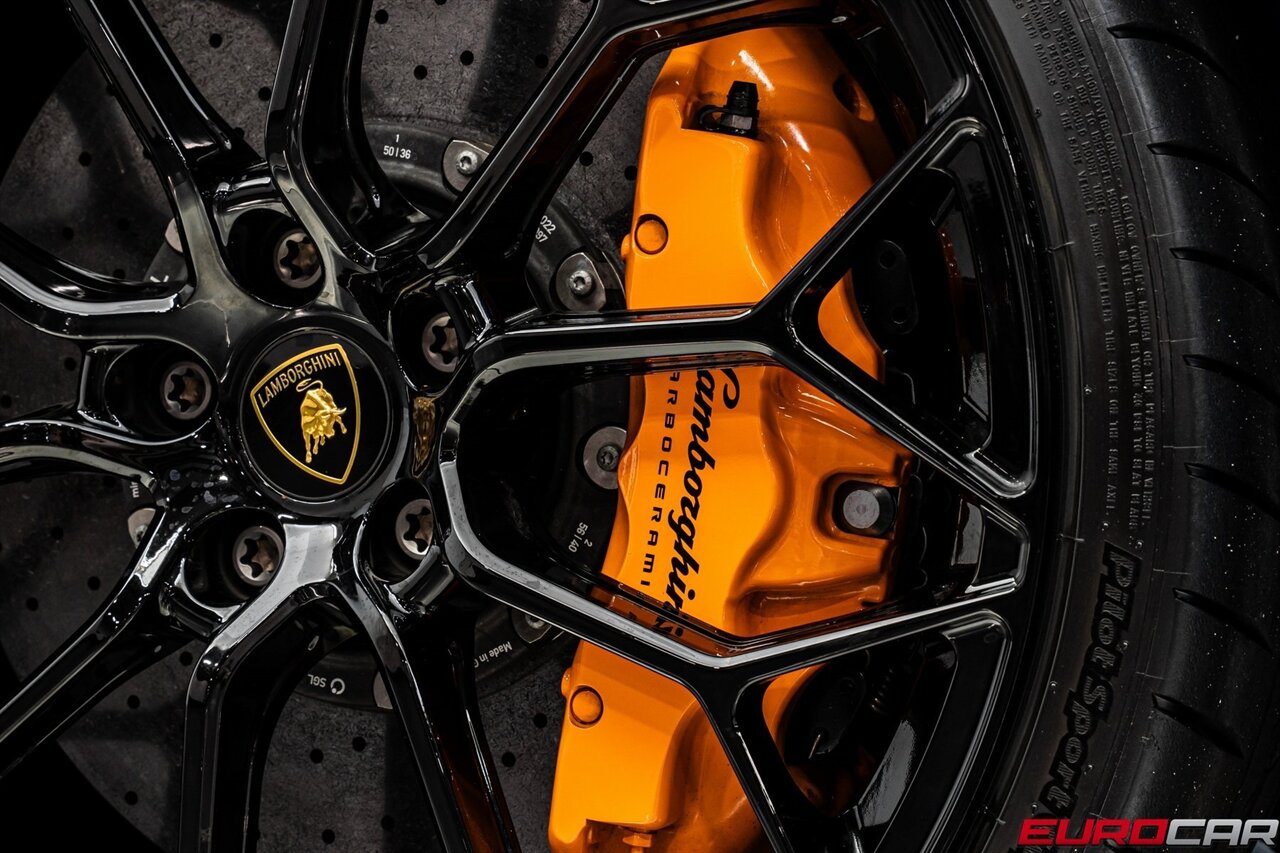 2023 Lamborghini Huracan EVO *SPECIAL FACTORY PAINT * CARBON SPORT SEATS* - Photo 23 - Costa Mesa, CA 92626