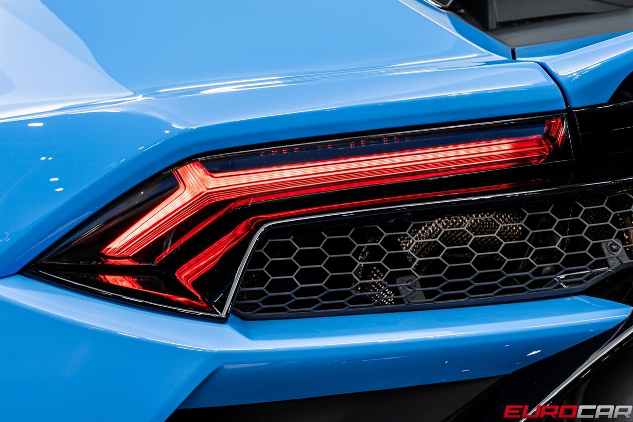 2023 Lamborghini Huracan EVO *SPECIAL FACTORY PAINT * CARBON SPORT SEATS* - Photo 19 - Costa Mesa, CA 92626