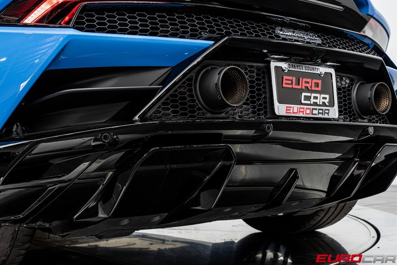 2023 Lamborghini Huracan EVO *SPECIAL FACTORY PAINT * CARBON SPORT SEATS* - Photo 21 - Costa Mesa, CA 92626