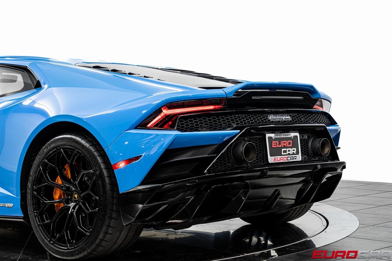 2023 Lamborghini Huracan EVO *SPECIAL FACTORY PAINT * CARBON SPORT SEATS* - Photo 16 - Costa Mesa, CA 92626