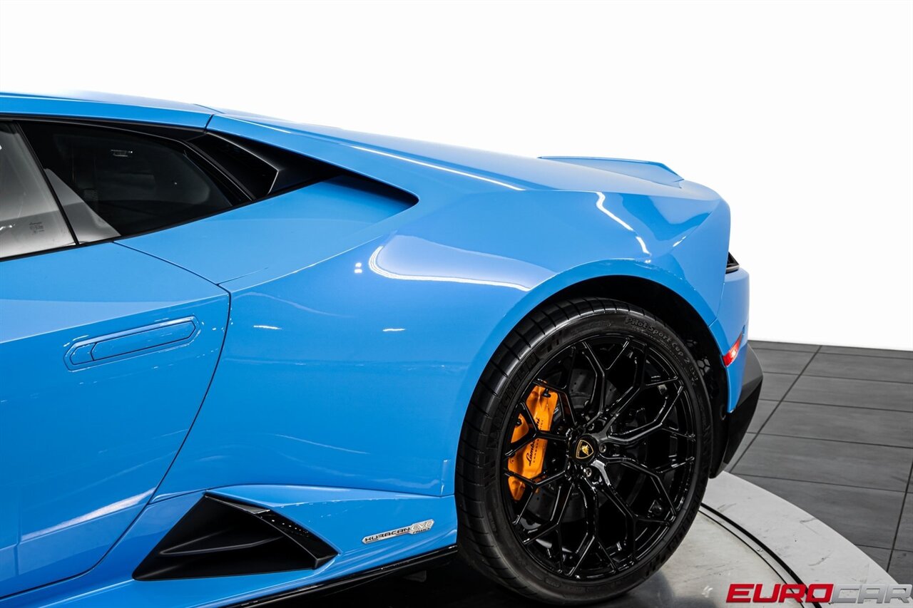 2023 Lamborghini Huracan EVO *SPECIAL FACTORY PAINT * CARBON SPORT SEATS* - Photo 14 - Costa Mesa, CA 92626