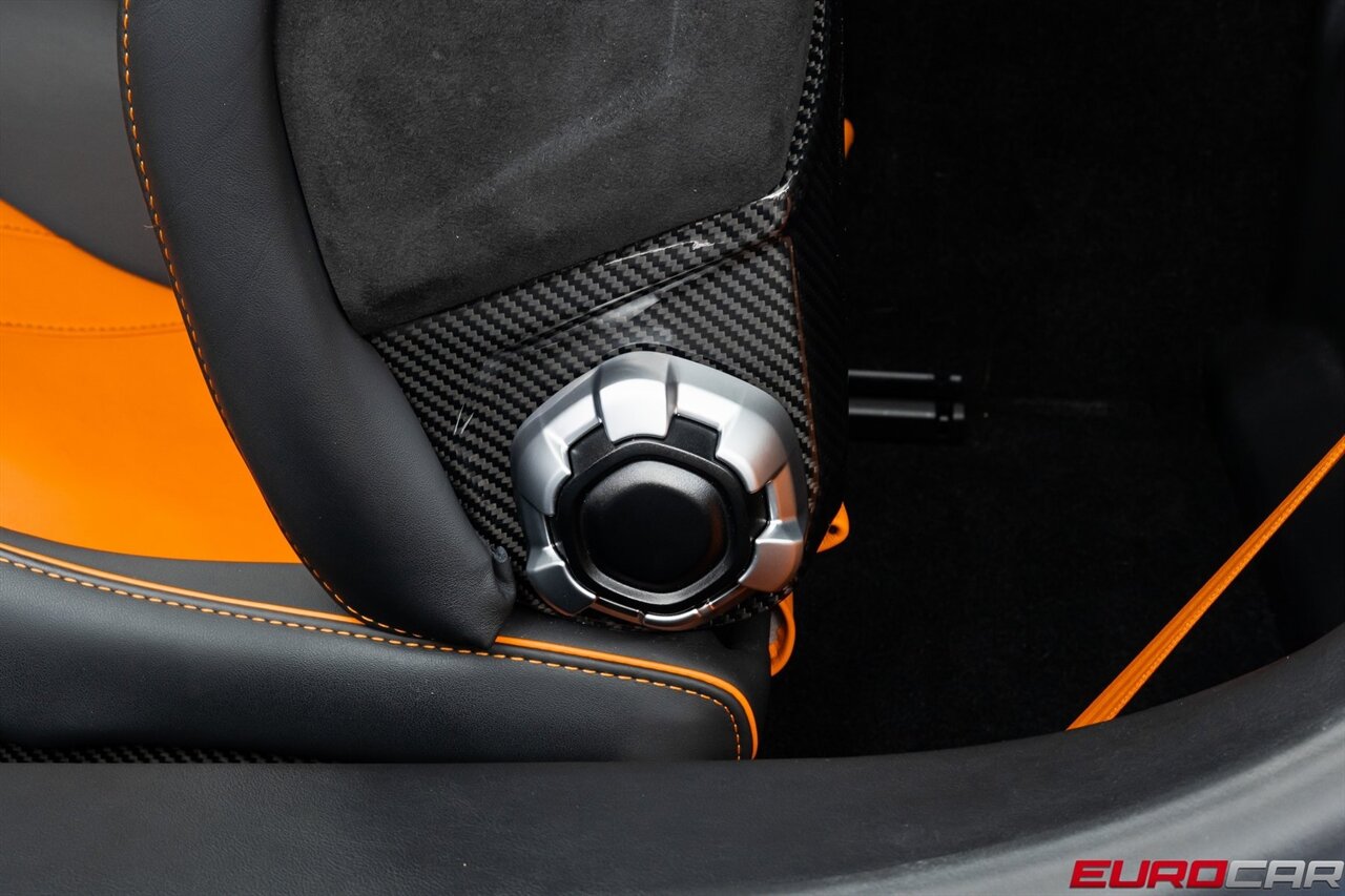 2023 Lamborghini Huracan EVO *SPECIAL FACTORY PAINT * CARBON SPORT SEATS* - Photo 42 - Costa Mesa, CA 92626