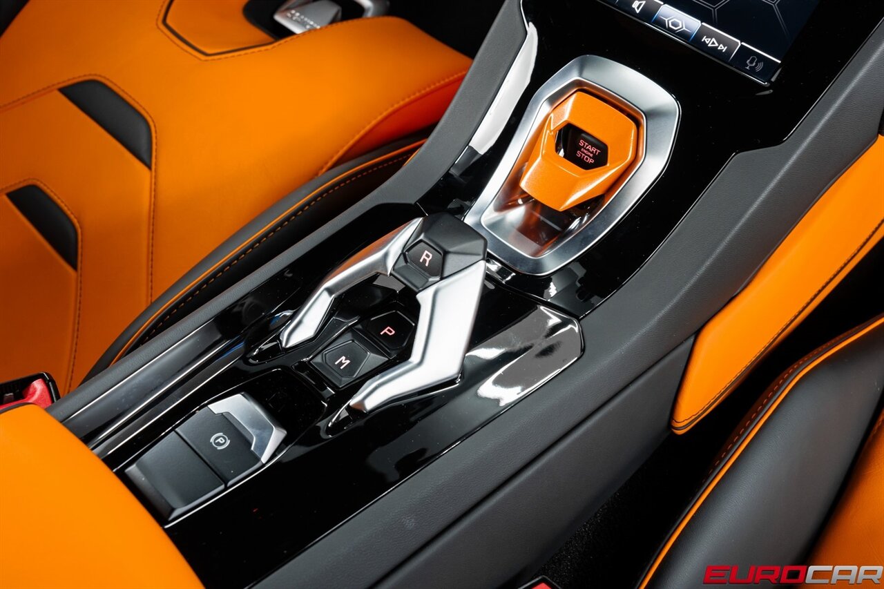 2023 Lamborghini Huracan EVO *SPECIAL FACTORY PAINT * CARBON SPORT SEATS* - Photo 32 - Costa Mesa, CA 92626