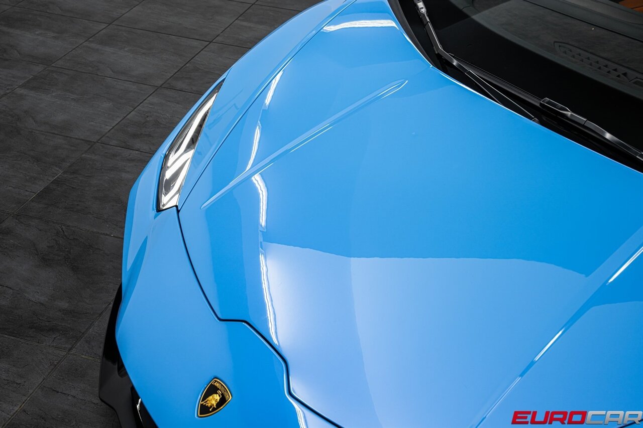 2023 Lamborghini Huracan EVO *SPECIAL FACTORY PAINT * CARBON SPORT SEATS* - Photo 9 - Costa Mesa, CA 92626