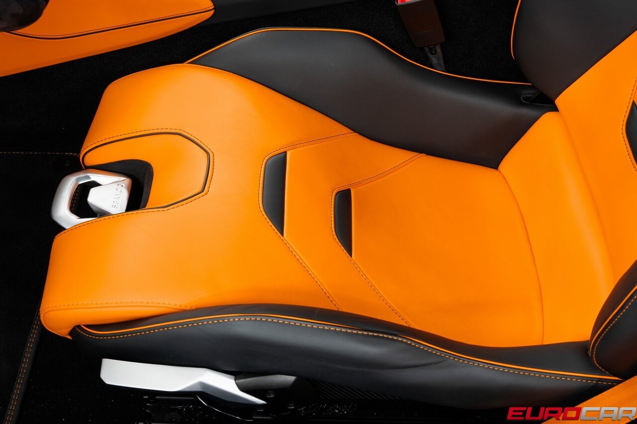 2023 Lamborghini Huracan EVO *SPECIAL FACTORY PAINT * CARBON SPORT SEATS* - Photo 43 - Costa Mesa, CA 92626