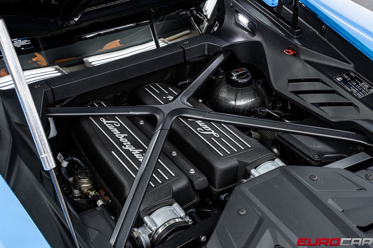 2023 Lamborghini Huracan EVO *SPECIAL FACTORY PAINT * CARBON SPORT SEATS* - Photo 18 - Costa Mesa, CA 92626