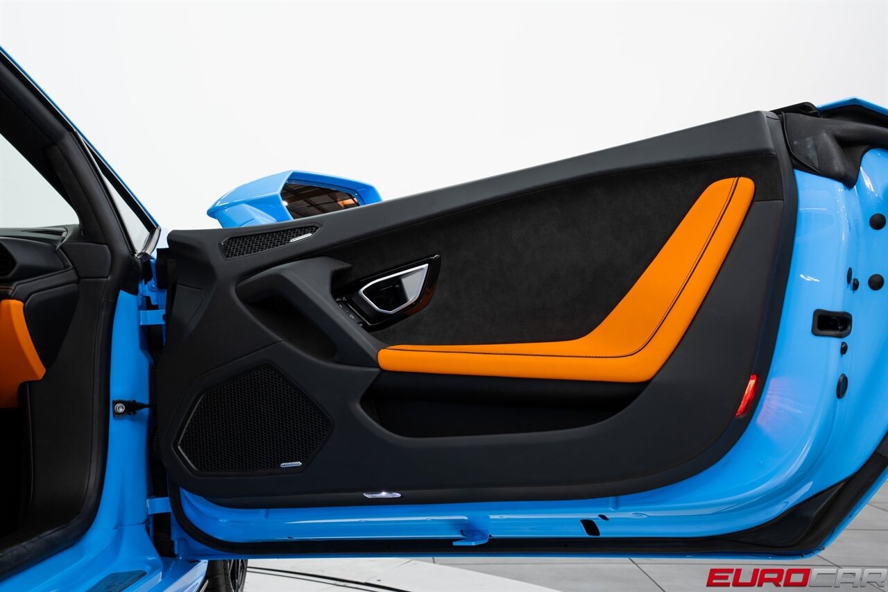 2023 Lamborghini Huracan EVO *SPECIAL FACTORY PAINT * CARBON SPORT SEATS* - Photo 24 - Costa Mesa, CA 92626