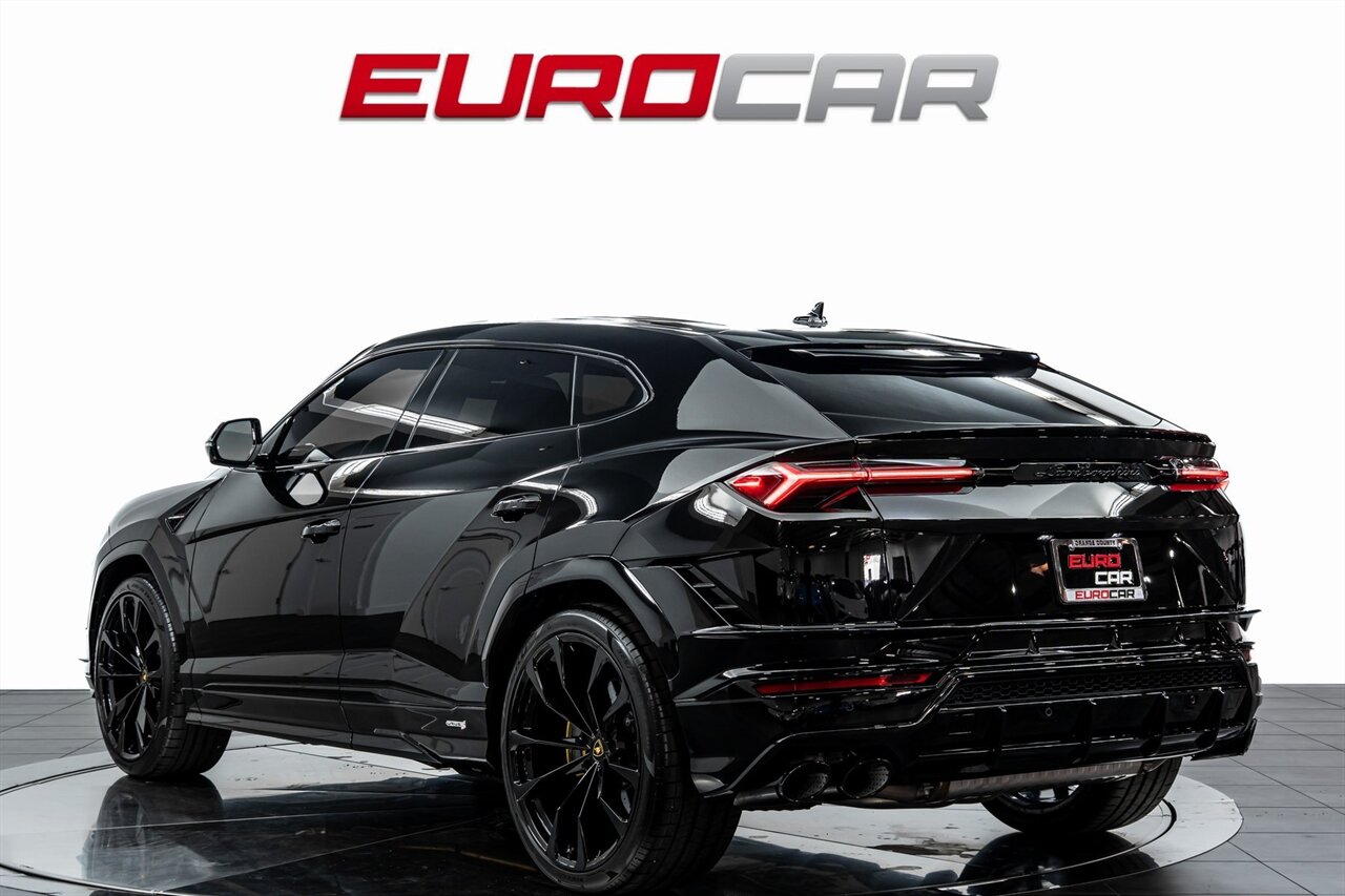 2023 Lamborghini Urus S *BODY COLOR STYLE PACKAGE * BICOLOR INTERIOR* - Photo 3 - Costa Mesa, CA 92626