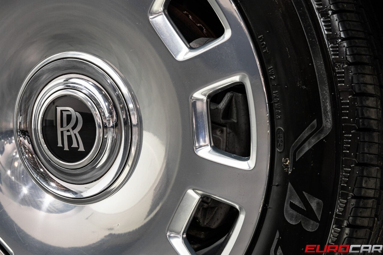 2013 Rolls-Royce Phantom EWB STARLIGHT, $526,045.00 MSRP, 1 OWNER (CELEBRITY OWNED) - Photo 21 - Costa Mesa, CA 92626