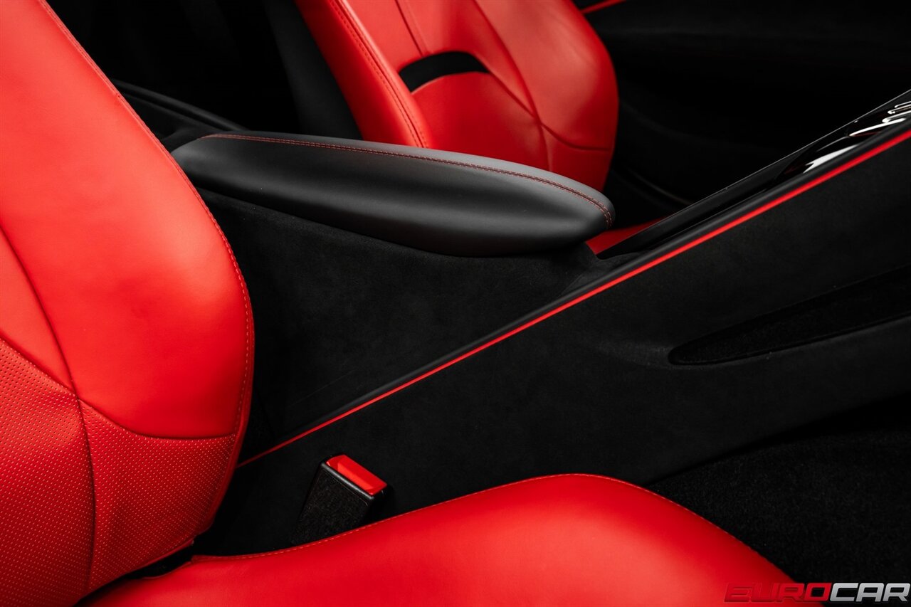 2021 Ferrari Roma *PASSENGER DISPLAY * CARBON FIBER STEERING WHEEL W/LED* - Photo 33 - Costa Mesa, CA 92626