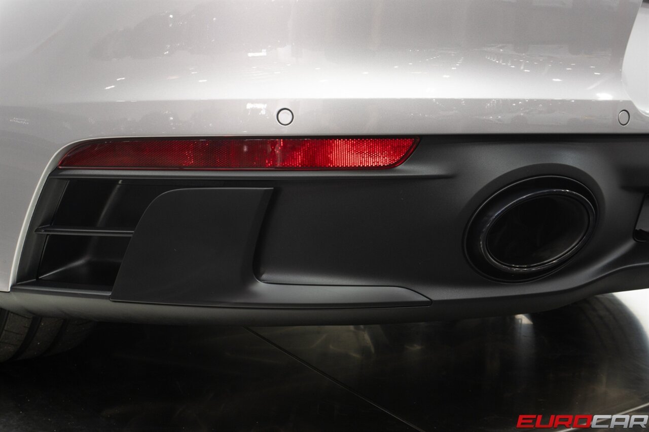 2024 Porsche 911 Targa 4 GTS  *FRONT AXLE LIFT SYSTEM * SPORTDESIGN SKIRTS* - Photo 21 - Costa Mesa, CA 92626