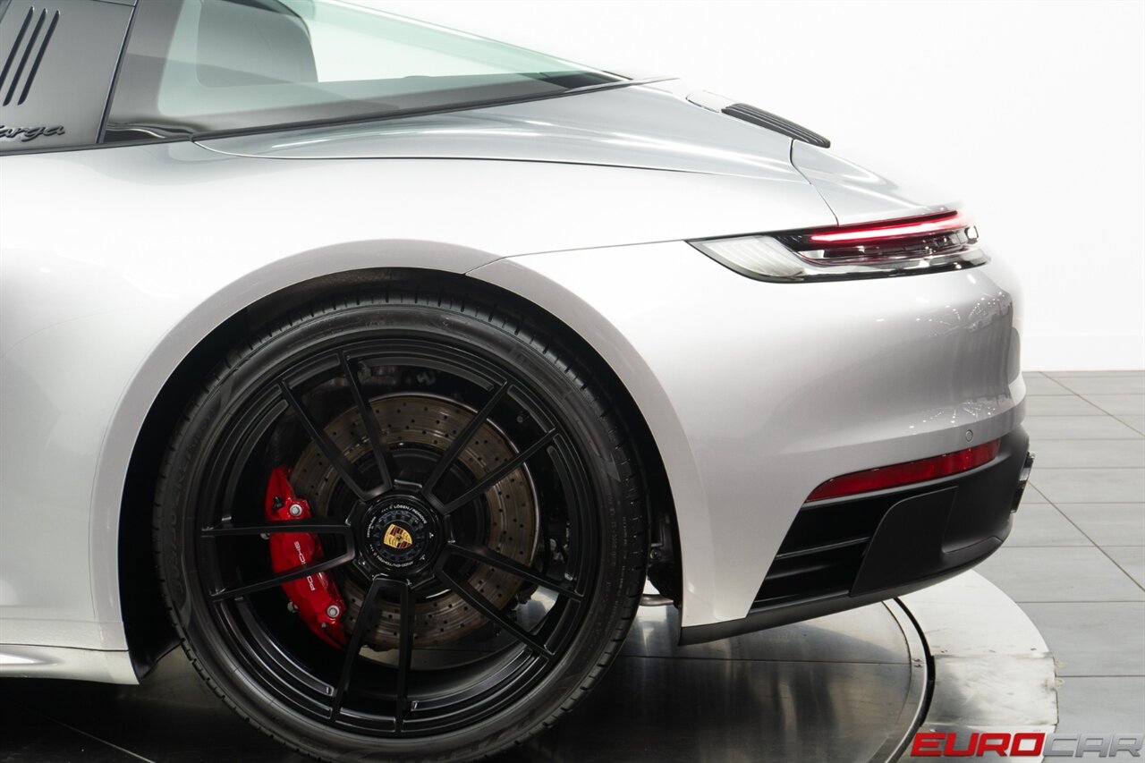 2024 Porsche 911 Targa 4 GTS  *FRONT AXLE LIFT SYSTEM * SPORTDESIGN SKIRTS* - Photo 18 - Costa Mesa, CA 92626