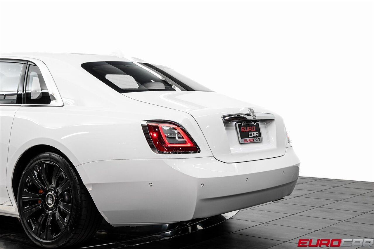 2024 Rolls-Royce Ghost *STARLIGHT HEADLINER*   - Photo 17 - Costa Mesa, CA 92626