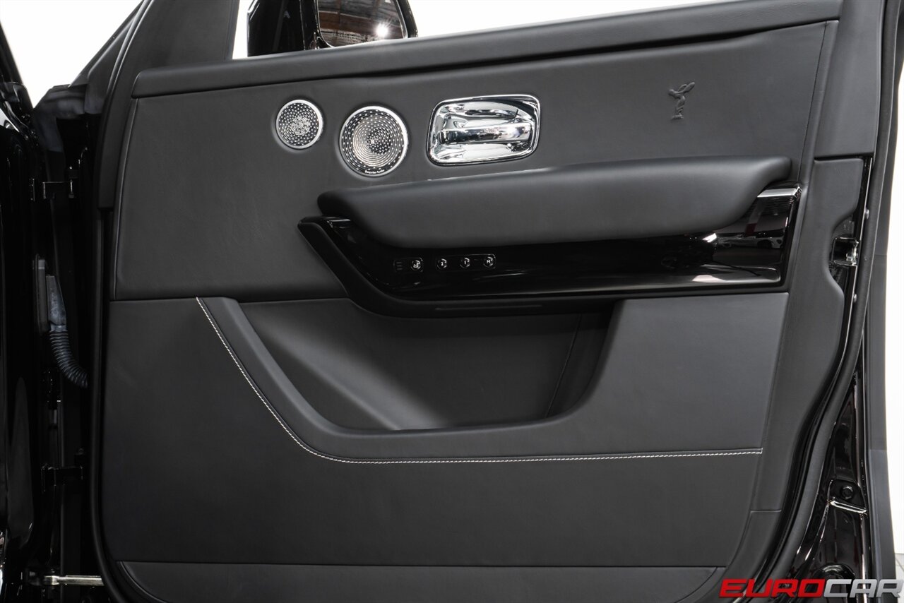 2023 Rolls-Royce Cullinan  *SHOOTING STAR HEADLINER * REAR THEATER * PICNIC TABLES* - Photo 24 - Costa Mesa, CA 92626