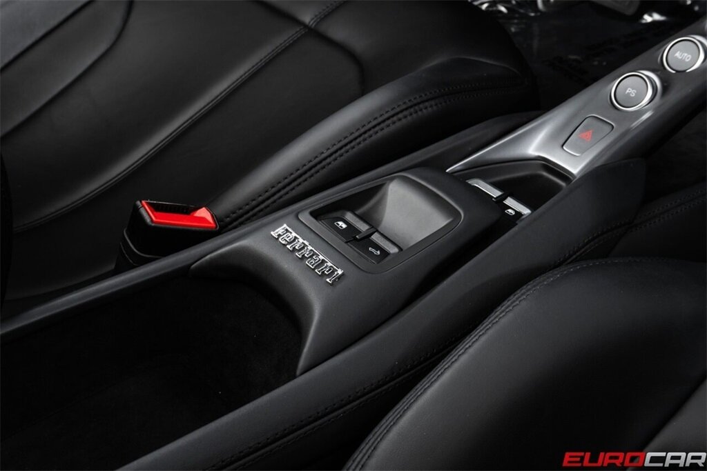 2022 Ferrari F8 Spider  *RARE ROSSO FIORANO PAINT * LESS THAN 4,000 MILES * IMMACULATE* - Photo 40 - Costa Mesa, CA 92626