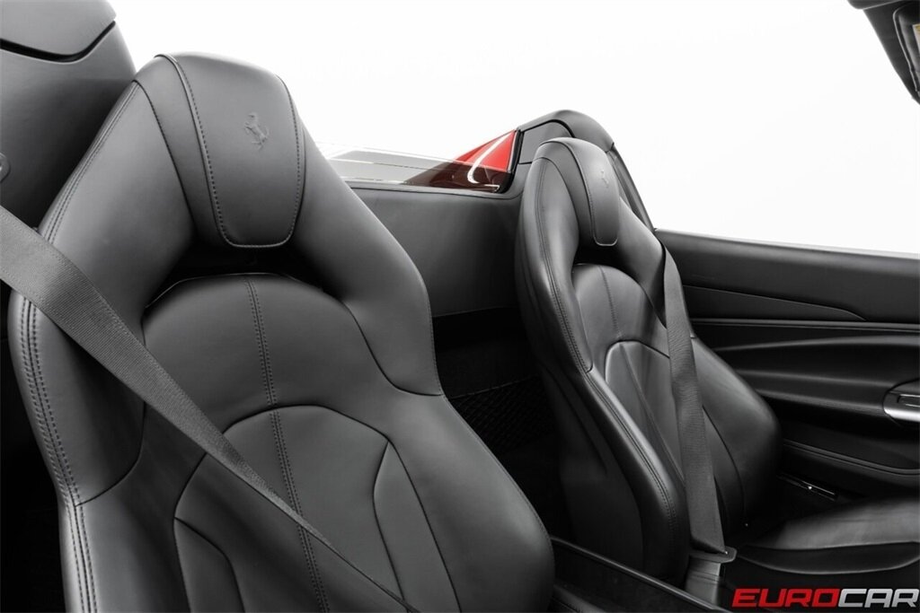 2022 Ferrari F8 Spider  *RARE ROSSO FIORANO PAINT * LESS THAN 4,000 MILES * IMMACULATE* - Photo 44 - Costa Mesa, CA 92626