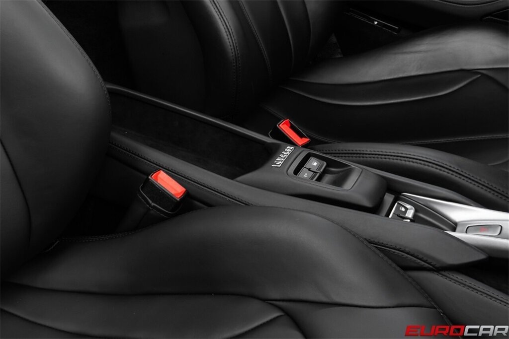 2022 Ferrari F8 Spider  *RARE ROSSO FIORANO PAINT * LESS THAN 4,000 MILES * IMMACULATE* - Photo 41 - Costa Mesa, CA 92626