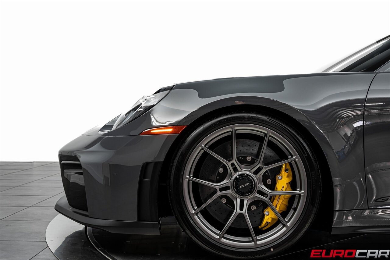 2025 Porsche 911 GT3  *WEISSACH PACKAGE * FOLDING BUCKET SEATS * FRONT AXLE LIFT* - Photo 17 - Costa Mesa, CA 92626