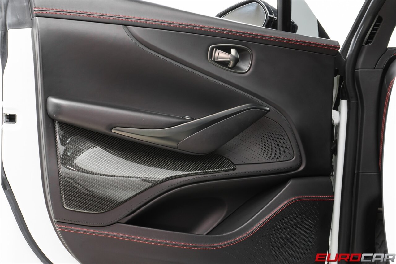 2023 Aston Martin DBX 707  *CARBON FIBER INTERIOR * BEAUTIFUL SPEC* - Photo 23 - Costa Mesa, CA 92626