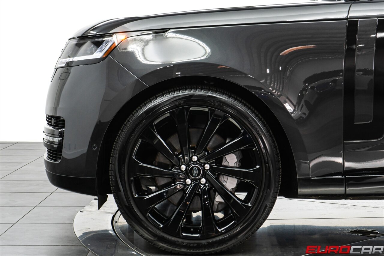 2023 Land Rover Range Rover P530 SE  *SHADOW EXTERIOR PACKAGE * 23 " WHEELS* - Photo 12 - Costa Mesa, CA 92626