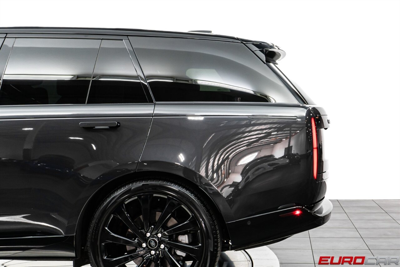 2023 Land Rover Range Rover P530 SE  *SHADOW EXTERIOR PACKAGE * 23 " WHEELS* - Photo 13 - Costa Mesa, CA 92626