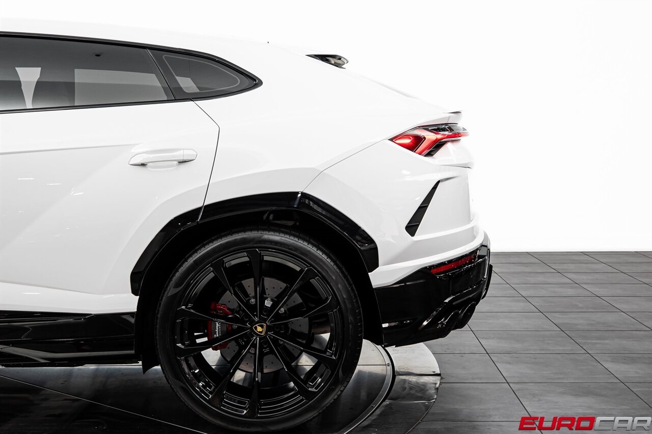 2022 Lamborghini Urus *HIGH GLOSS BLACK STYLE PACKAGE * FRONT PPF*   - Photo 13 - Costa Mesa, CA 92626