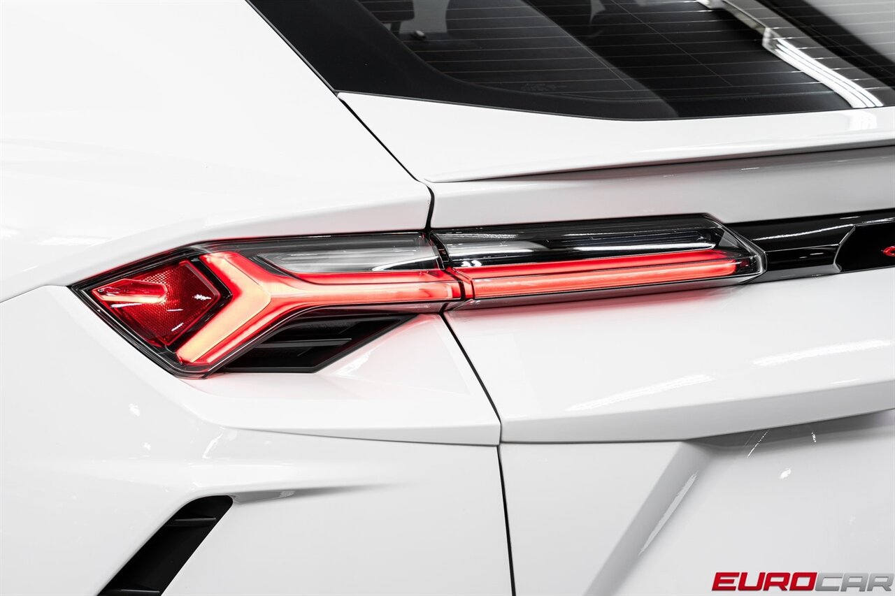 2022 Lamborghini Urus *HIGH GLOSS BLACK STYLE PACKAGE * FRONT PPF*   - Photo 16 - Costa Mesa, CA 92626