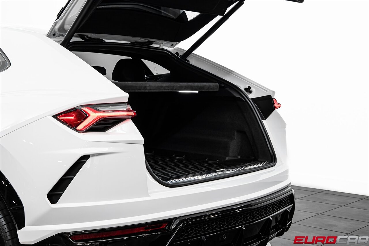 2022 Lamborghini Urus *HIGH GLOSS BLACK STYLE PACKAGE * FRONT PPF*   - Photo 15 - Costa Mesa, CA 92626