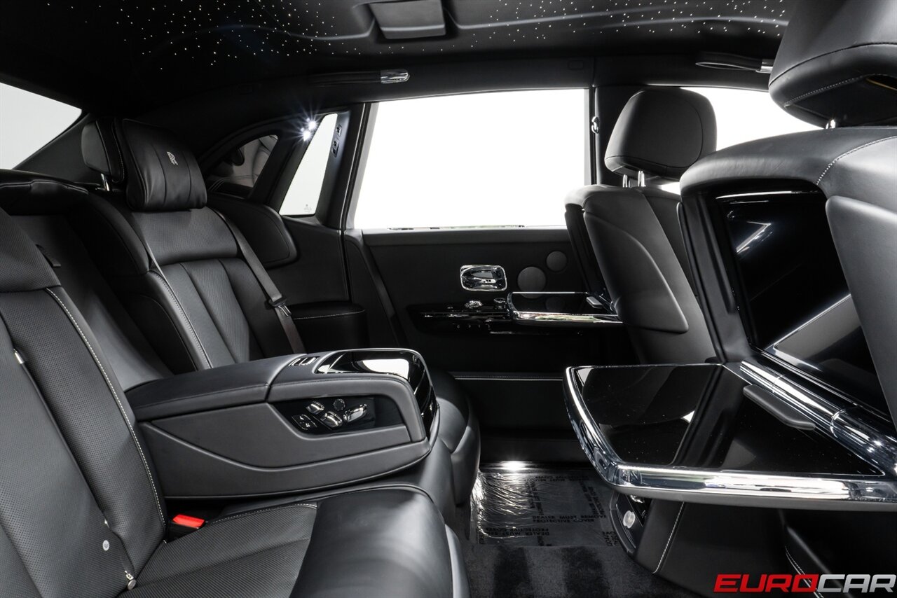 2019 Rolls-Royce Phantom  *IMMERSIVE REAR SEATING * REAR THEATER * 24 " WHEELS* - Photo 38 - Costa Mesa, CA 92626