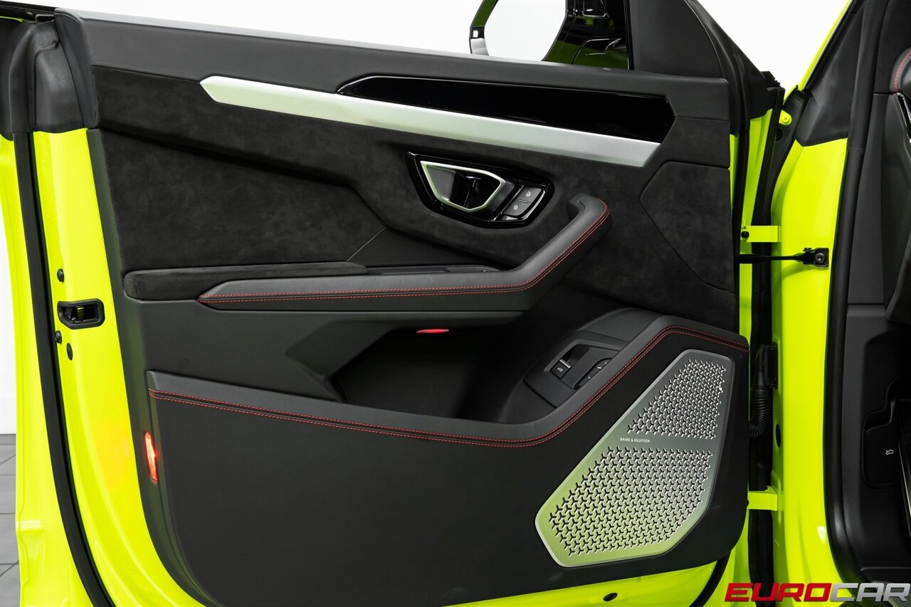 2022 Lamborghini Urus *HIGH GLOSS BLACK STYLE PACKAGE * FRONT PPF* - Photo 21 - Costa Mesa, CA 92626