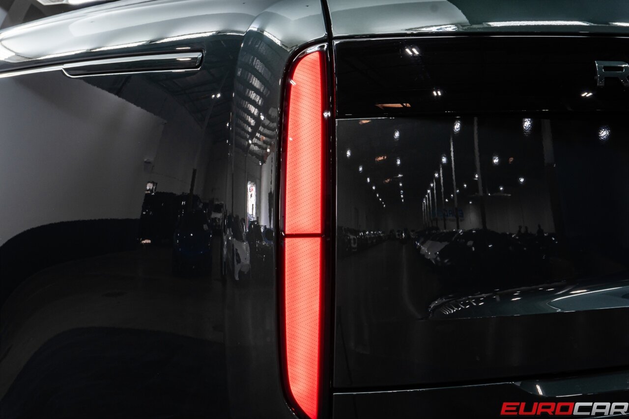 2025 Land Rover Range Rover P530 SE *URBAN WIDETRACK* 1 OF 1* - Photo 19 - Costa Mesa, CA 92626