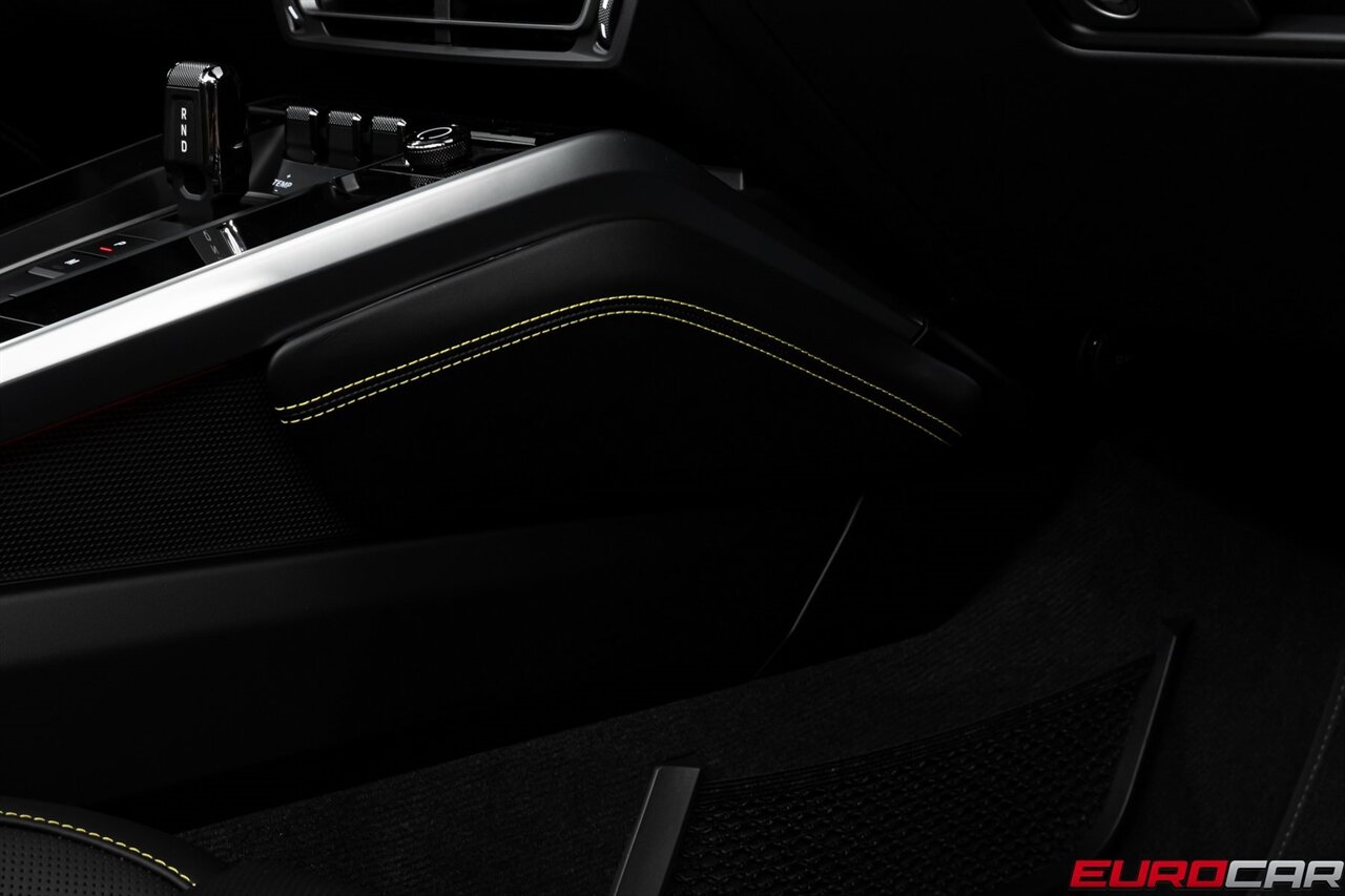 2025 Porsche 911 Turbo S  *HUGE OPTIONS * SPORTDESIGN PACKAGE * FRONT AXLE LIFT* - Photo 42 - Costa Mesa, CA 92626