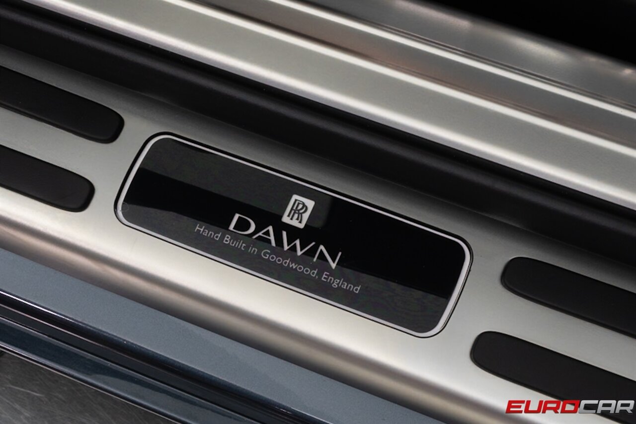 2020 Rolls-Royce Dawn  *RR SIGNATURE PACKAGE * INTERIOR DETAIL PACKAGE * 24 " WHEELS* - Photo 17 - Costa Mesa, CA 92626