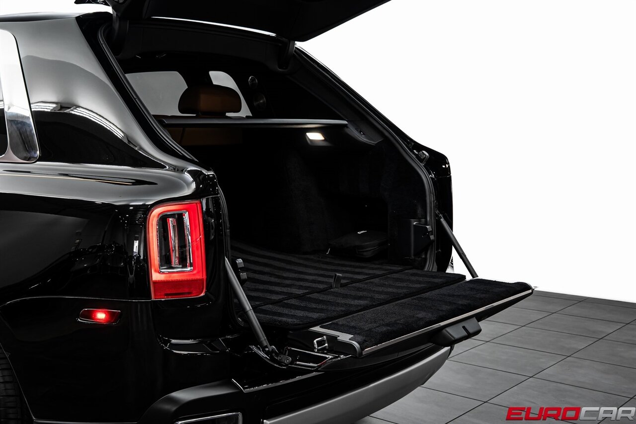 2020 Rolls-Royce Cullinan *STARLIGHT HEADLINER * REAR THEATER CONFIGURATION*   - Photo 17 - Costa Mesa, CA 92626