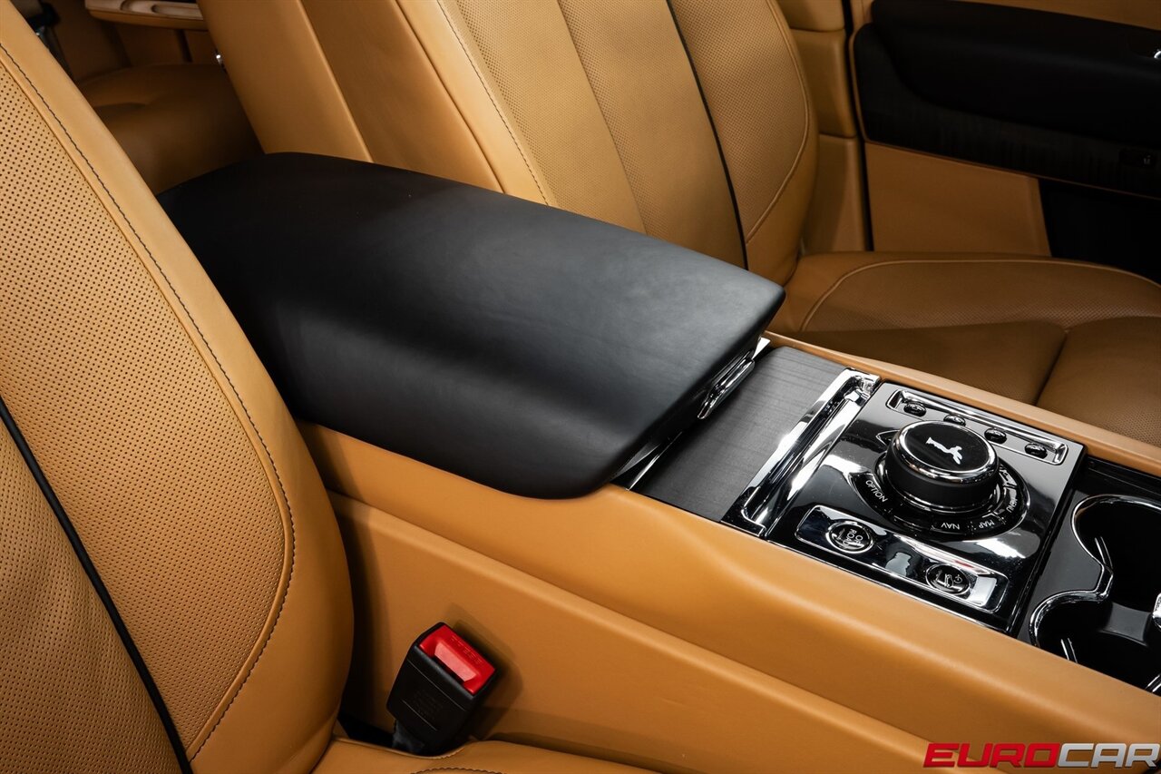 2020 Rolls-Royce Cullinan *STARLIGHT HEADLINER * REAR THEATER CONFIGURATION*   - Photo 33 - Costa Mesa, CA 92626