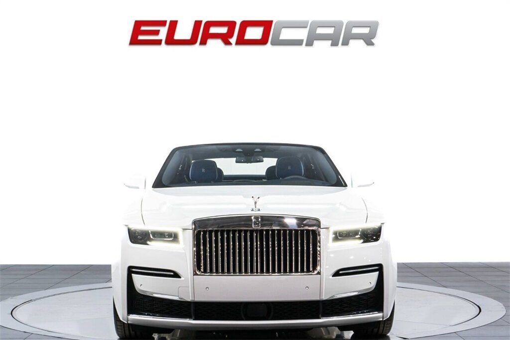 2024 Rolls-Royce Ghost  *BLACK BADGE WHEELS * STARLIGHT HEADLINER * BESPOKE INTERIOR* - Photo 10 - Costa Mesa, CA 92626