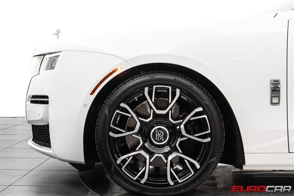 2024 Rolls-Royce Ghost  *BLACK BADGE WHEELS * STARLIGHT HEADLINER * BESPOKE INTERIOR* - Photo 15 - Costa Mesa, CA 92626