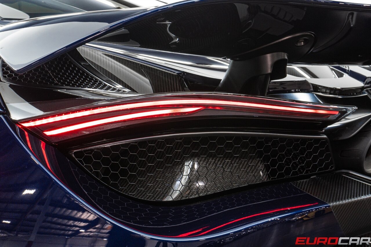 2018 McLaren 720S Performance  *BESPOKE PAINT * MASSIVE CARBON FIBER OPTIONS* - Photo 27 - Costa Mesa, CA 92626