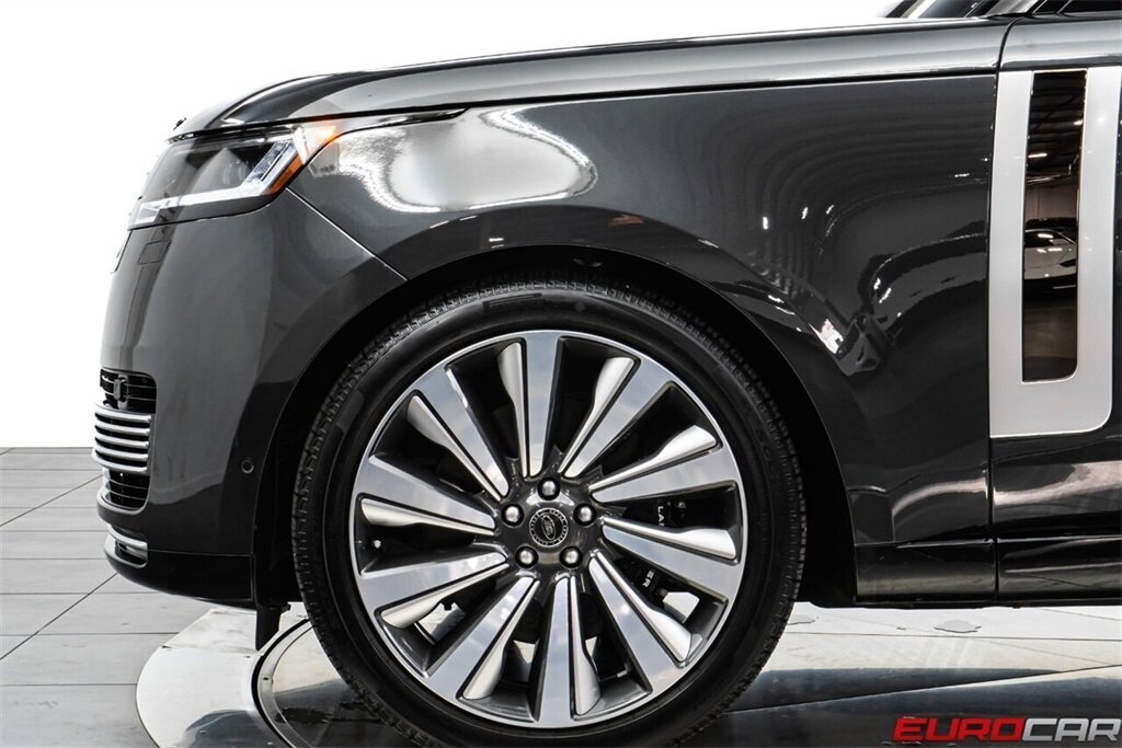 2025 Land Rover Range Rover P615 SV *23 " FORGED WHEELS * EXECUTIVE CLASS REAR SEATS* - Photo 13 - Costa Mesa, CA 92626
