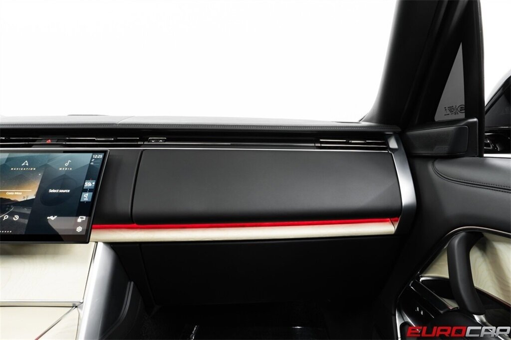 2025 Land Rover Range Rover P615 SV *23 " FORGED WHEELS * EXECUTIVE CLASS REAR SEATS* - Photo 30 - Costa Mesa, CA 92626